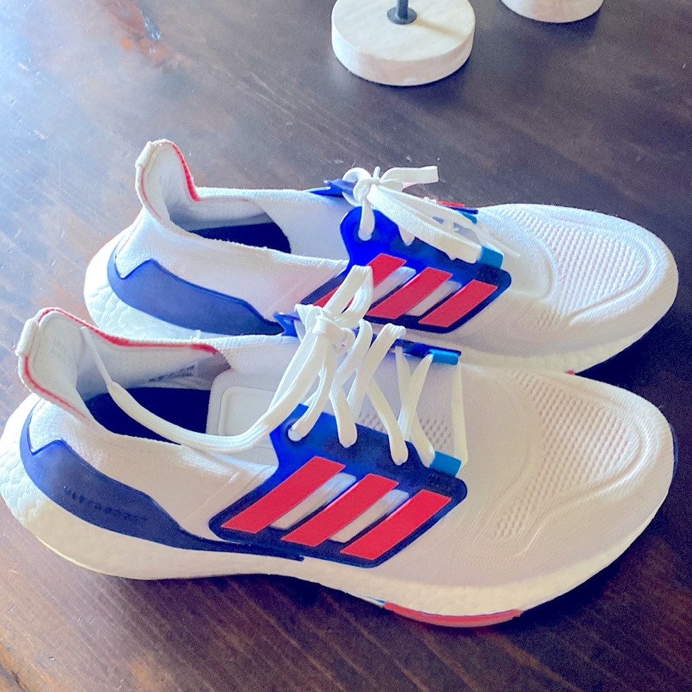 NWOT Adidas boost size 10 - Picture 1 of 5